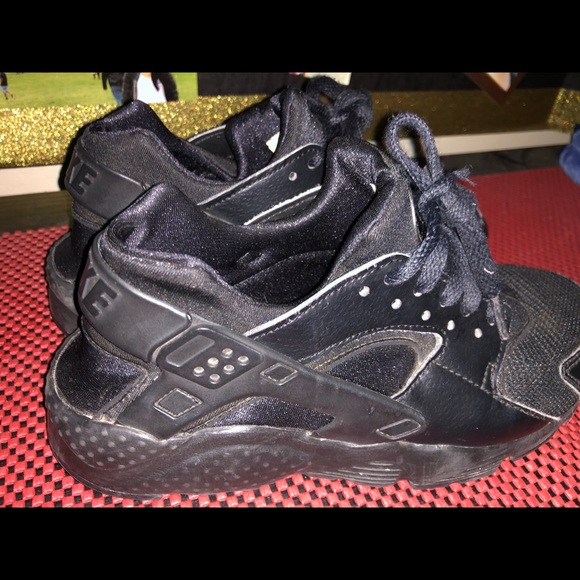 Nike Shoes - Nike Huaraches